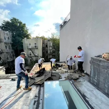 whole team of emergency roofer repairs